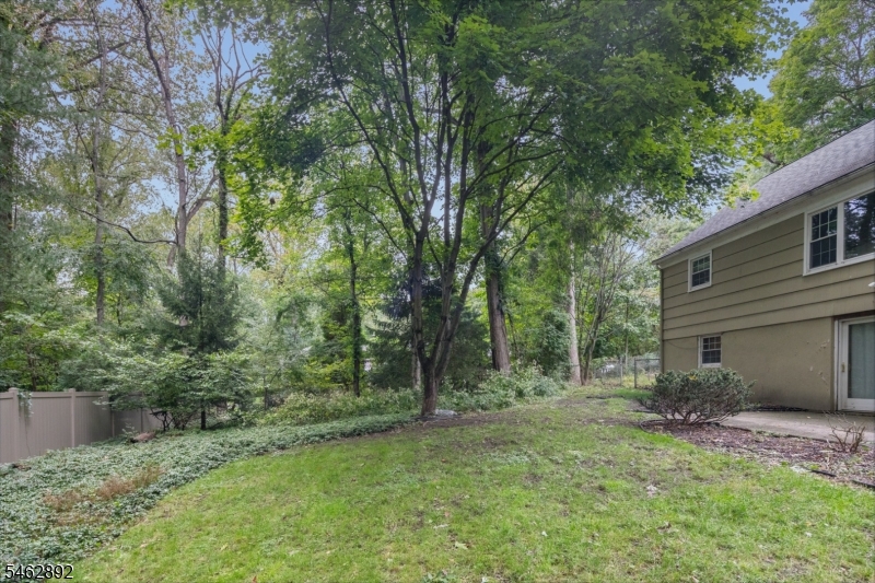 119 Division Ave Property Photo 30