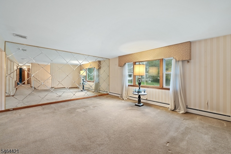 222 Vreeland Ave Property Photo 6