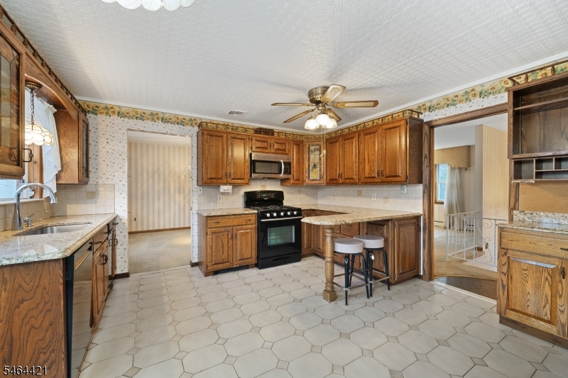 222 Vreeland Ave Property Photo 9