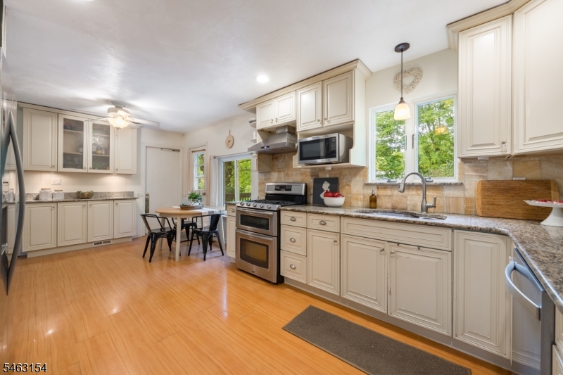 43 Chaucer Dr Property Photo 13