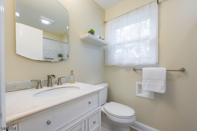 43 Chaucer Dr Property Photo 25