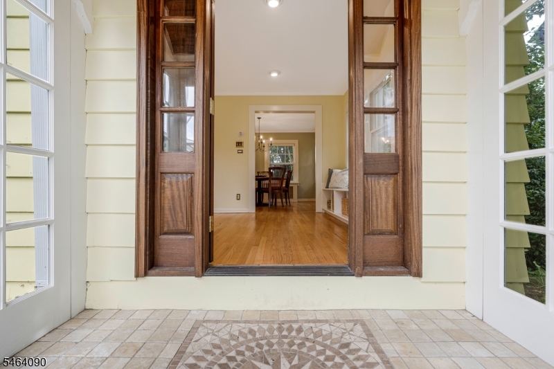 124 College Pl Property Photo 5