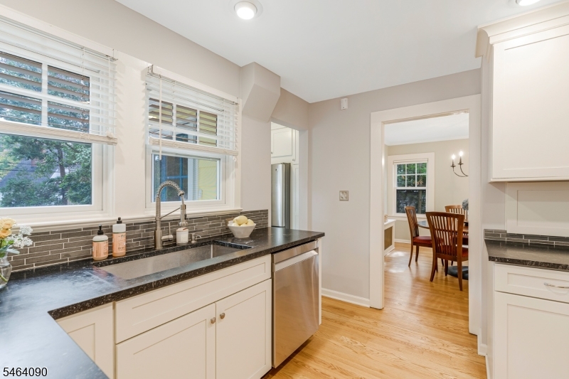 124 College Pl Property Photo 16