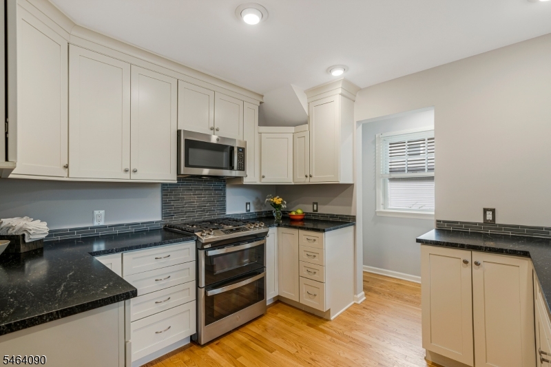 124 College Pl Property Photo 17