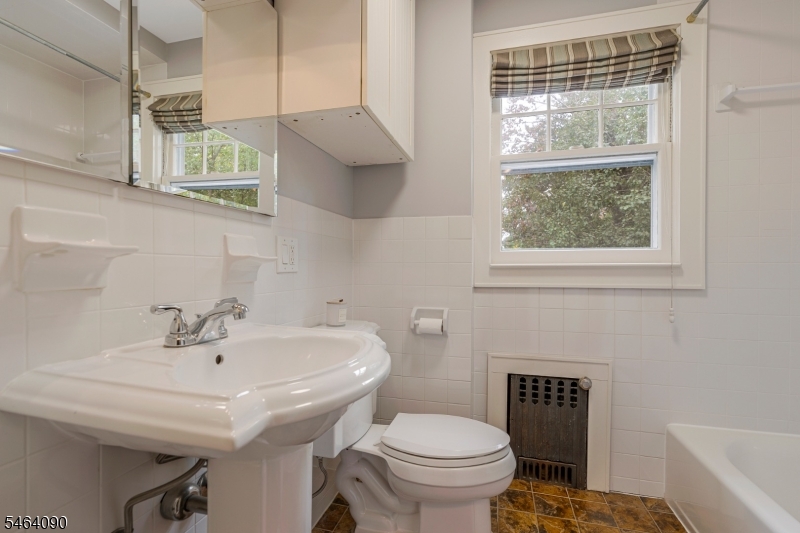 124 College Pl Property Photo 25