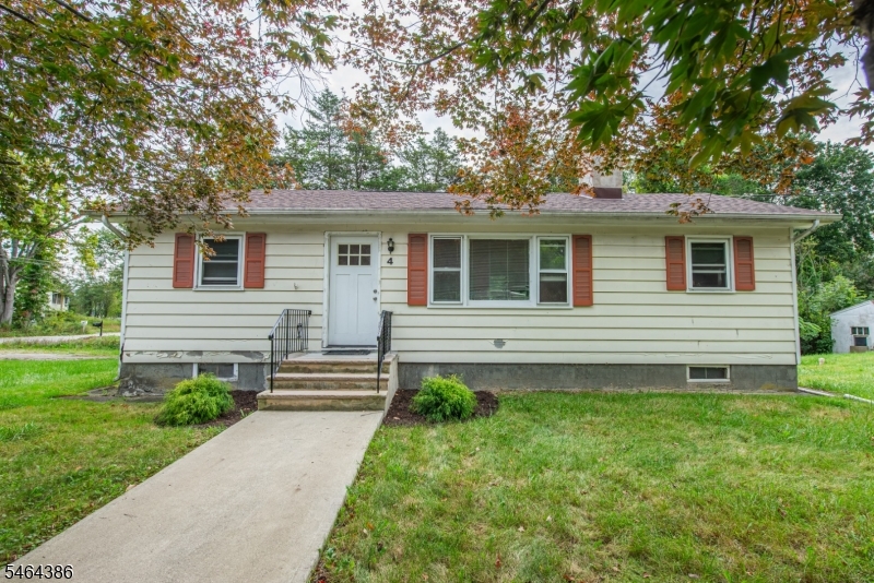 4 Gilbert Dr Property Photo 1