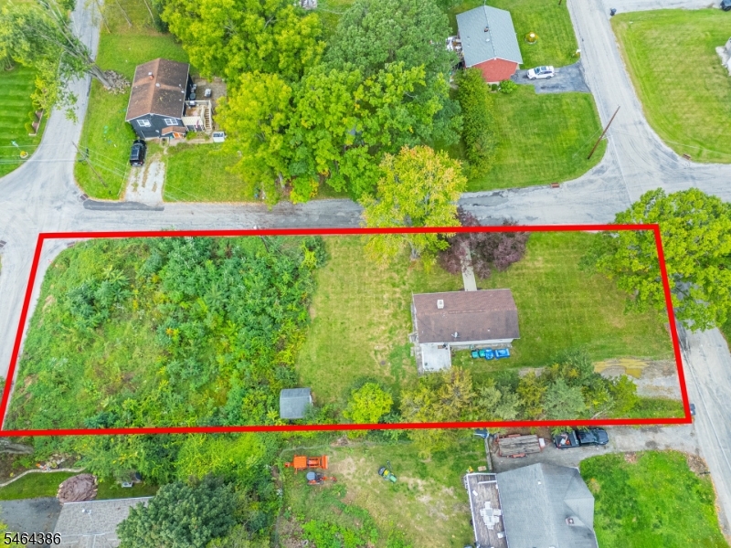 4 Gilbert Dr Property Photo 2