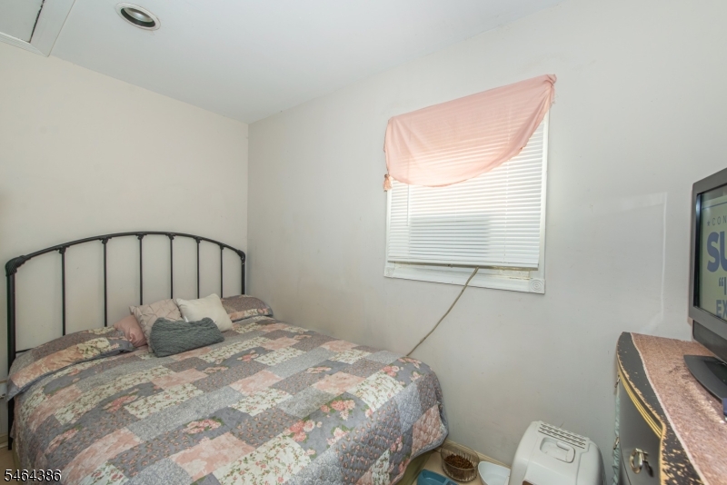 4 Gilbert Dr Property Photo 11