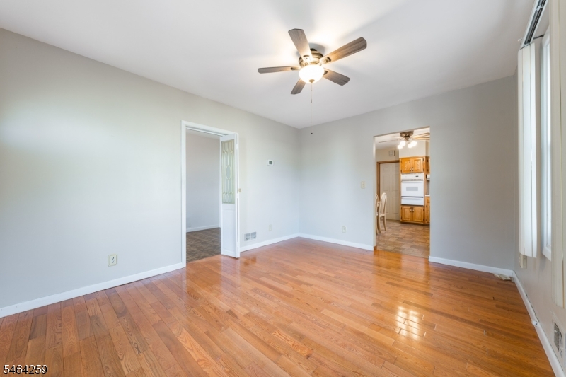 914 Woodlawn Ave Property Photo 3
