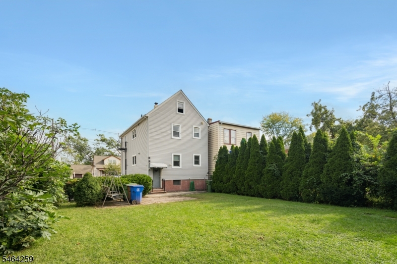 914 Woodlawn Ave Property Photo 4