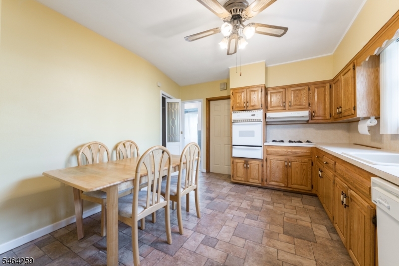 914 Woodlawn Ave Property Photo 10