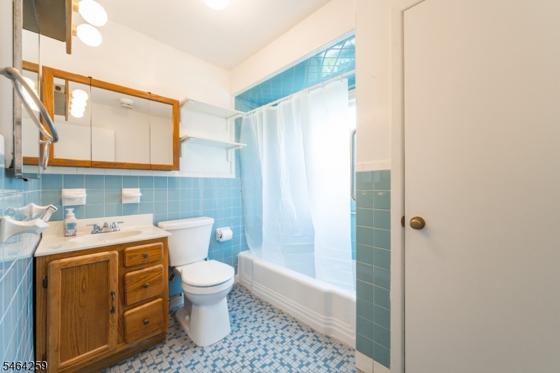 914 Woodlawn Ave Property Photo 13