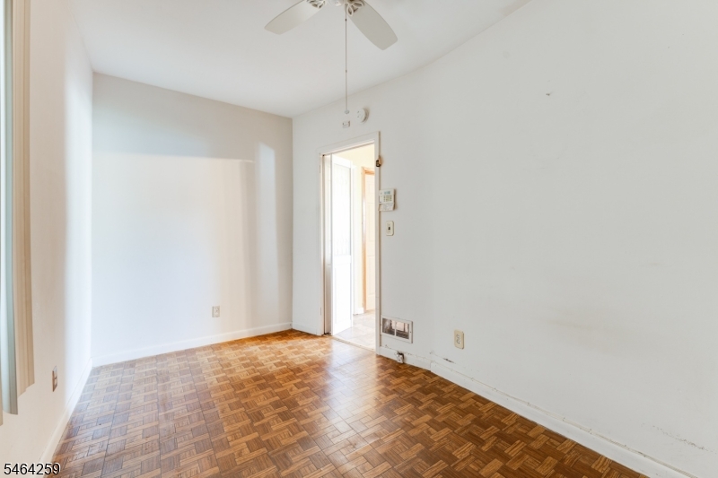 914 Woodlawn Ave Property Photo 15