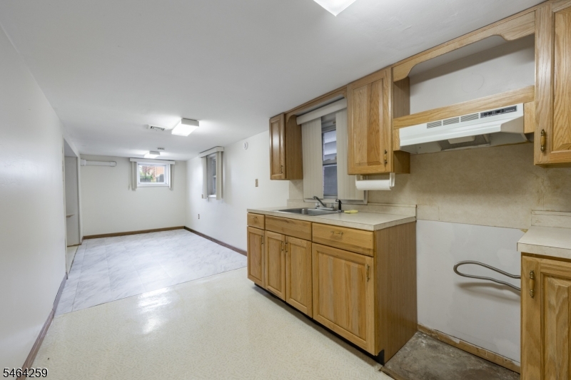 914 Woodlawn Ave Property Photo 16