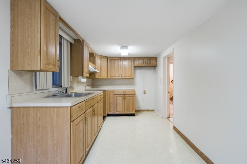 914 Woodlawn Ave Property Photo 17