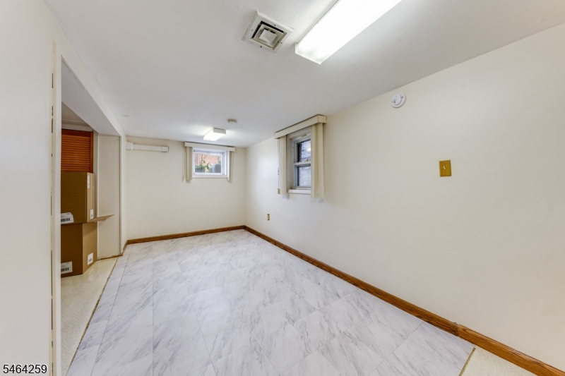 914 Woodlawn Ave Property Photo 19