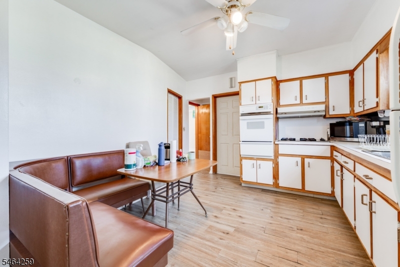 914 Woodlawn Ave Property Photo 24