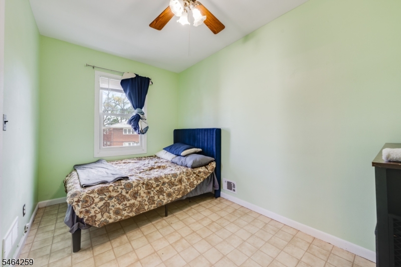 914 Woodlawn Ave Property Photo 33