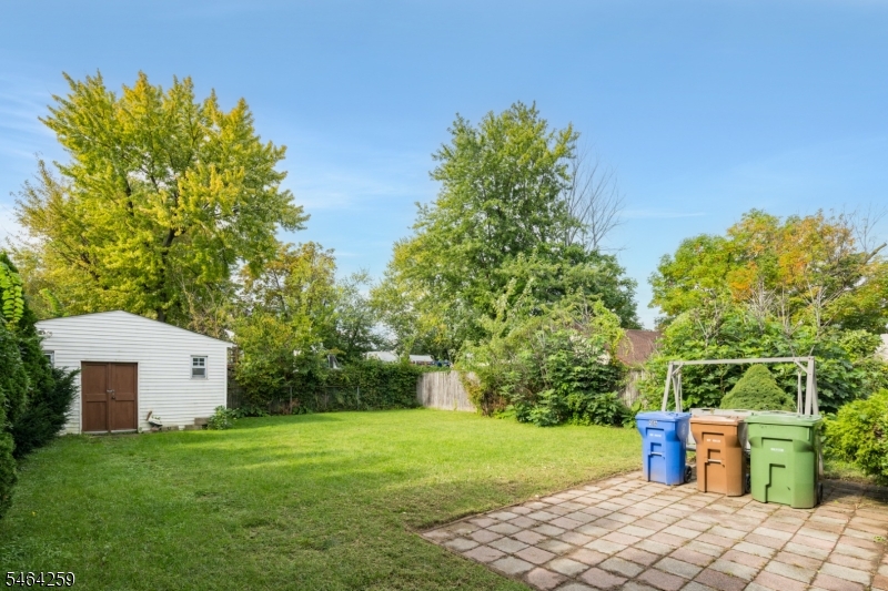 914 Woodlawn Ave Property Photo 38