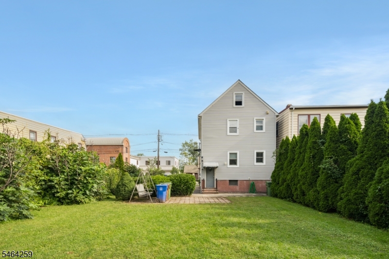 914 Woodlawn Ave Property Photo 39