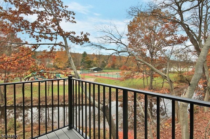 210 Mountain Blvd 2b Property Photo 5