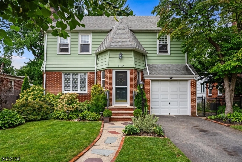 132 Lindbergh Blvd Property Photo 1