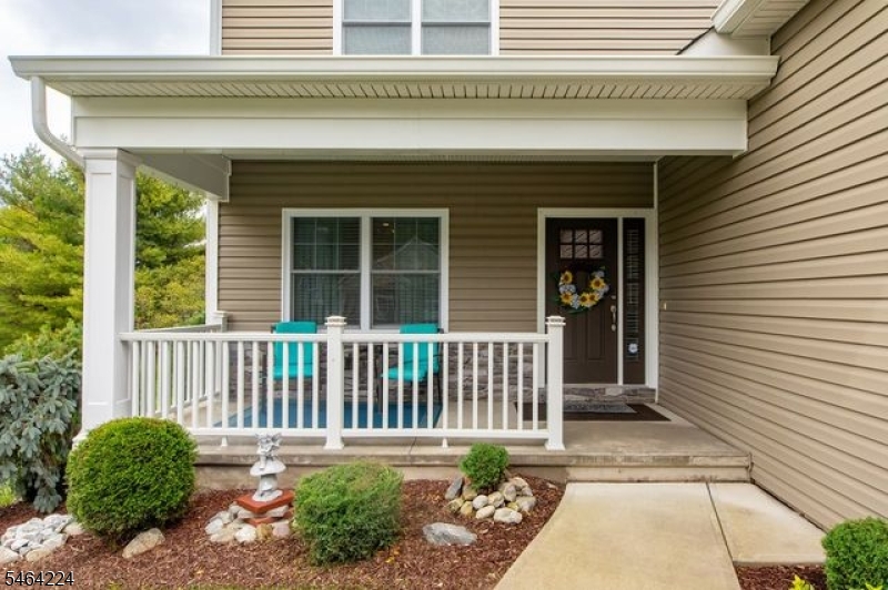 2 Bluffs Ct Property Photo 3