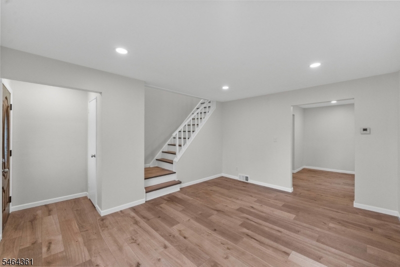 925 Middlesex St Property Photo 4