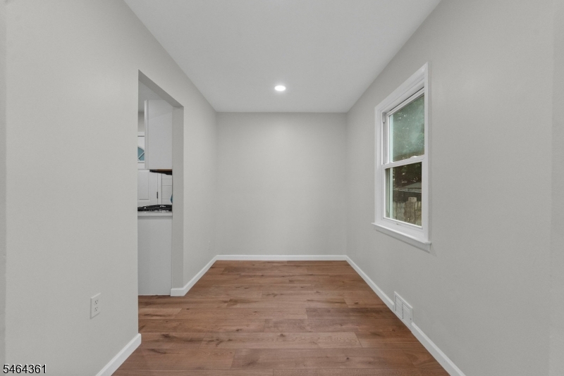 925 Middlesex St Property Photo 7