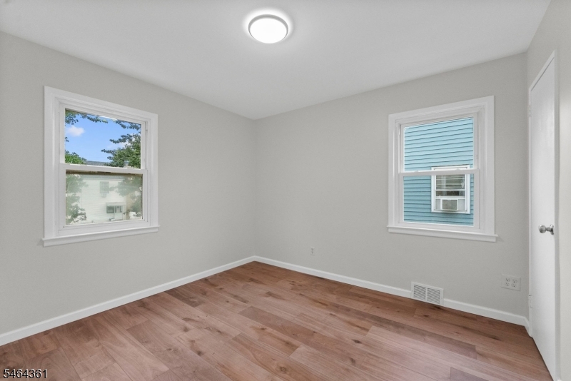 925 Middlesex St Property Photo 11