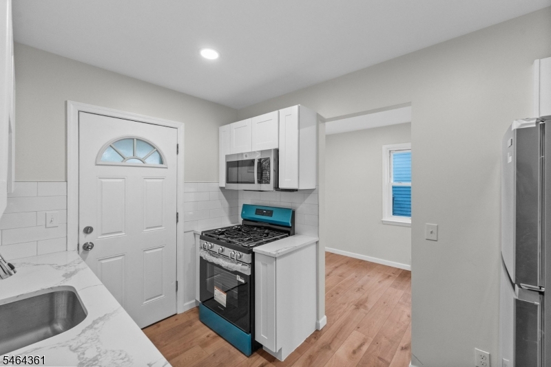 925 Middlesex St Property Photo 17