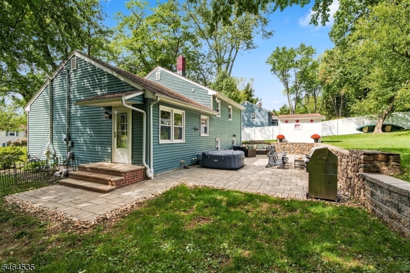 57 Lakeview Ave Property Photo 18