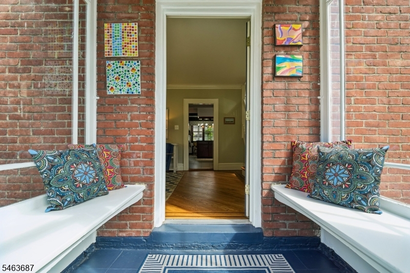 53 Park Ave Property Photo 2