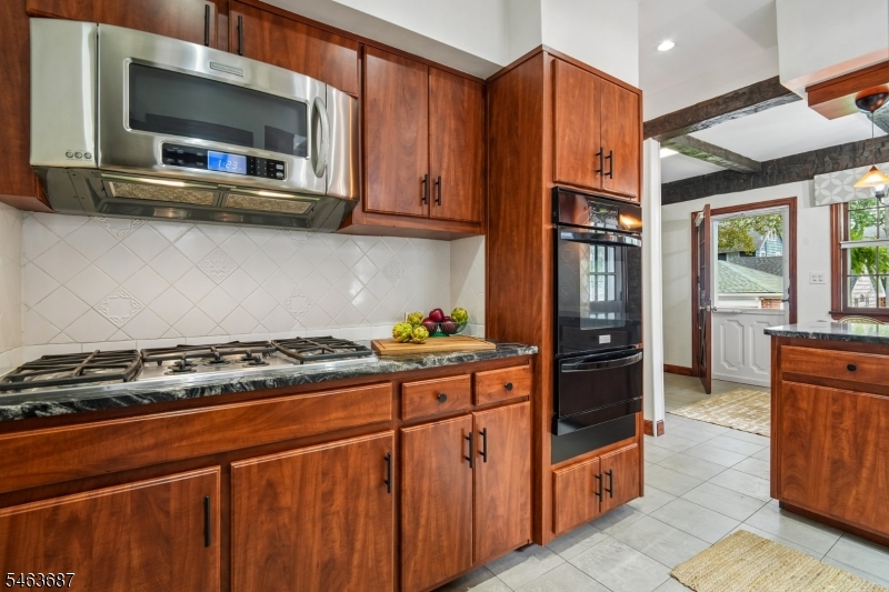 53 Park Ave Property Photo 11