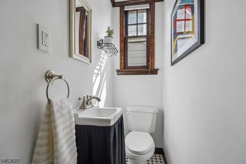 53 Park Ave Property Photo 17