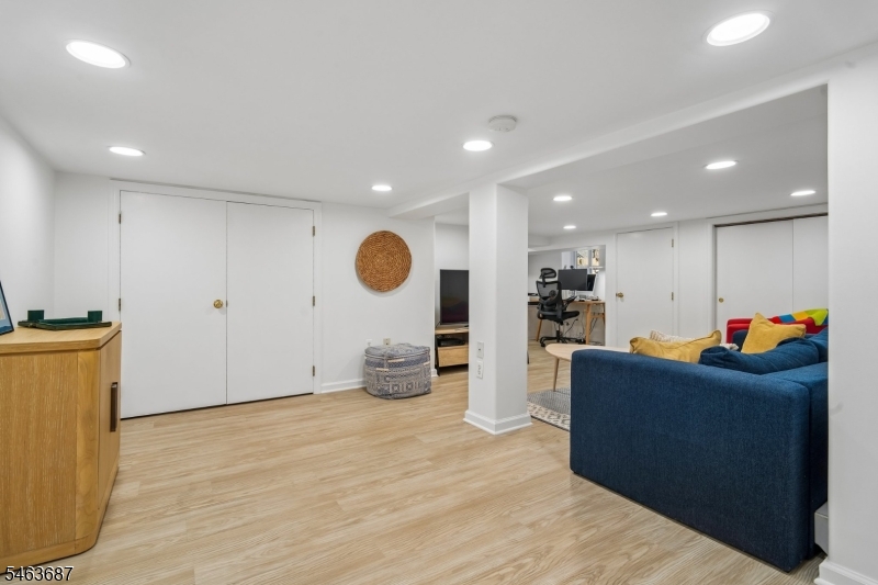 53 Park Ave Property Photo 27