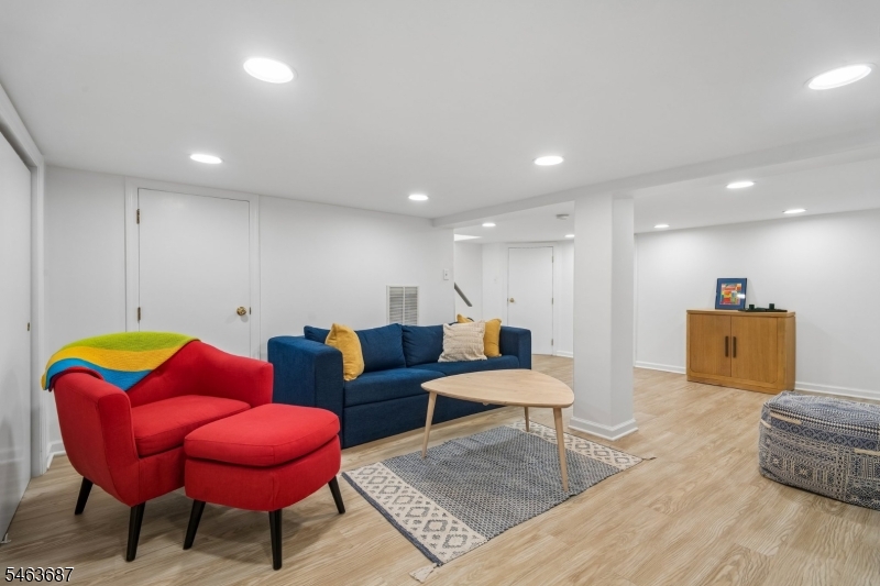 53 Park Ave Property Photo 28