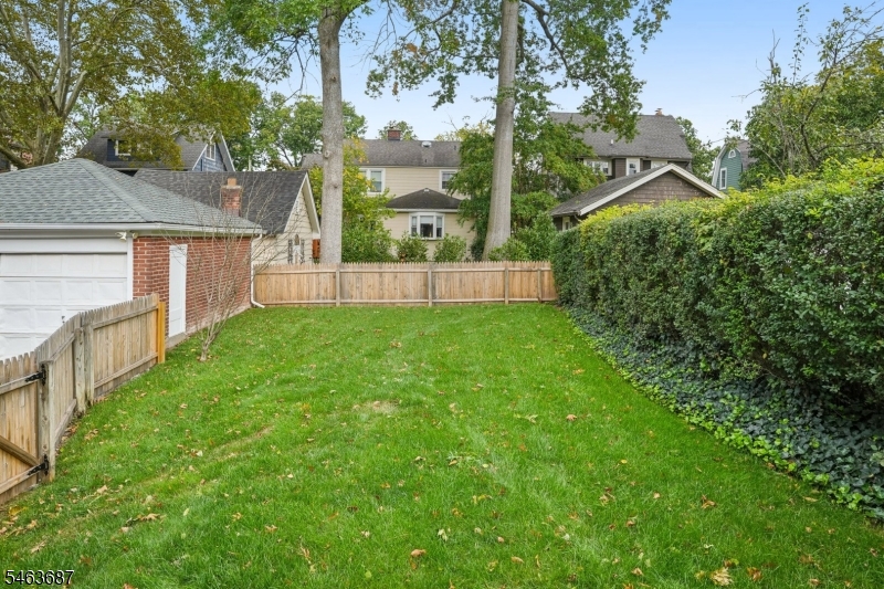 53 Park Ave Property Photo 37