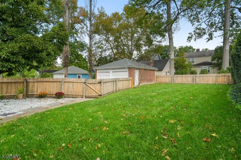 53 Park Ave Property Photo 38