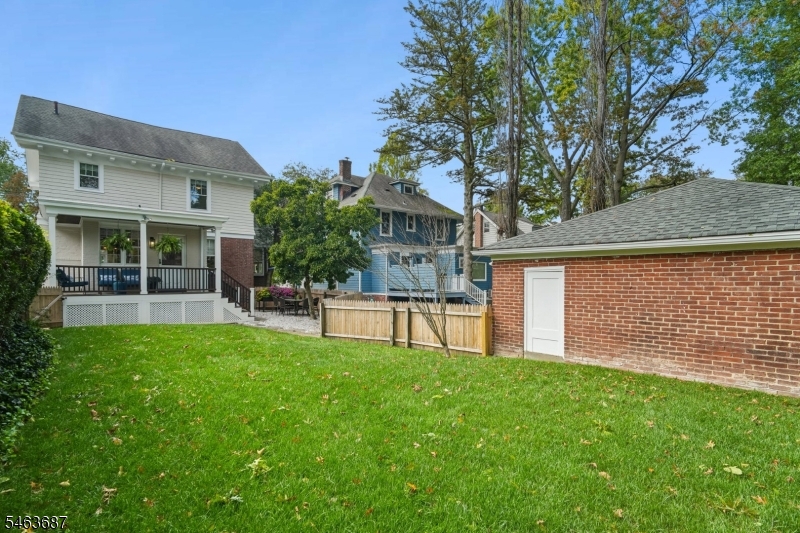 53 Park Ave Property Photo 40