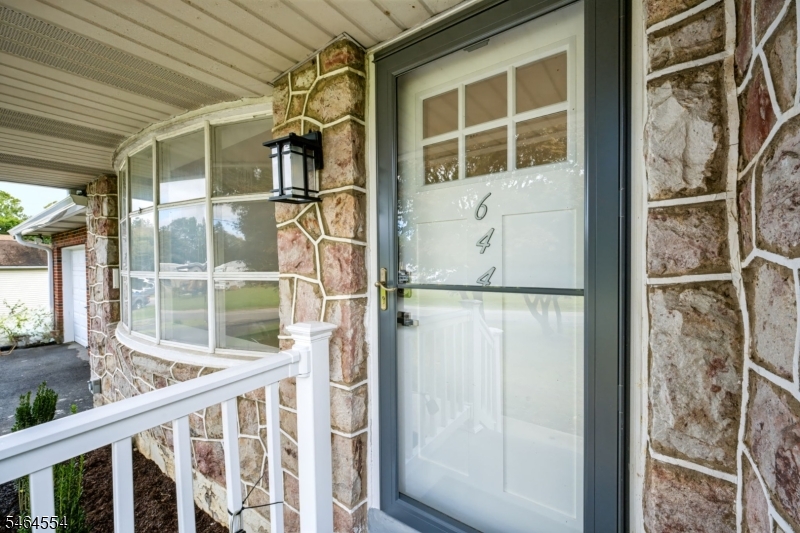 644 Pursel St Property Photo 3