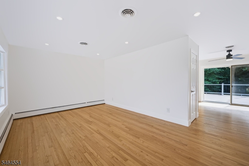 644 Pursel St Property Photo 4