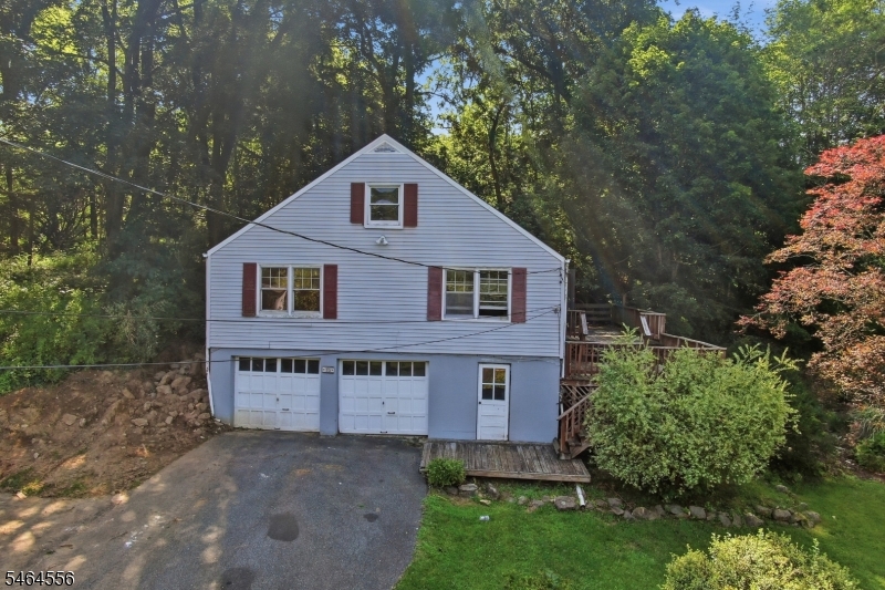 15 Roosevelt Ave Property Photo 3