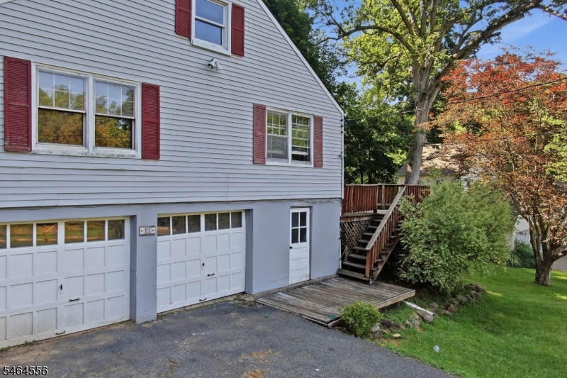 15 Roosevelt Ave Property Photo 4