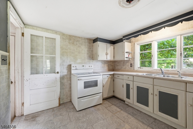 15 Roosevelt Ave Property Photo 10