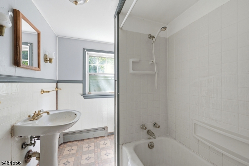 15 Roosevelt Ave Property Photo 14