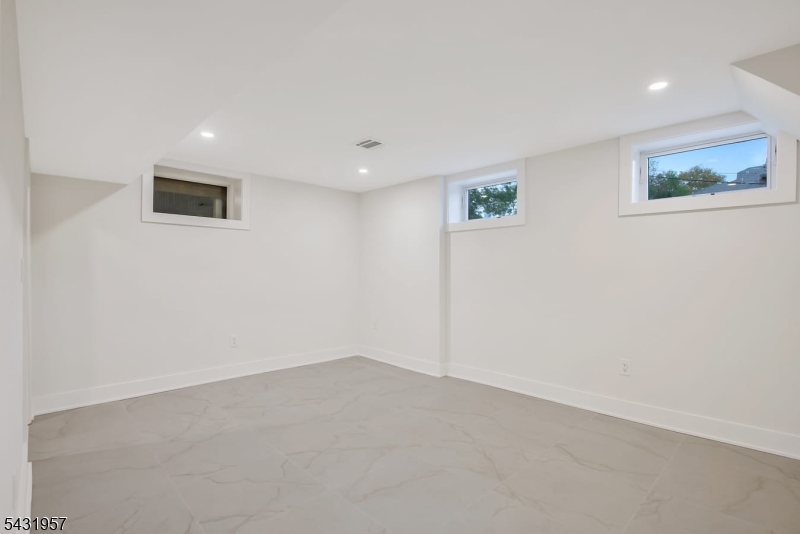 555 Mountain Ave Property Photo 36