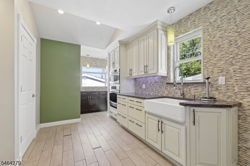 233 15 Street Property Photo 6