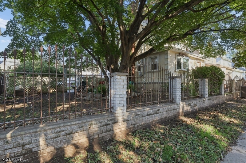 233 15 Street Property Photo 26