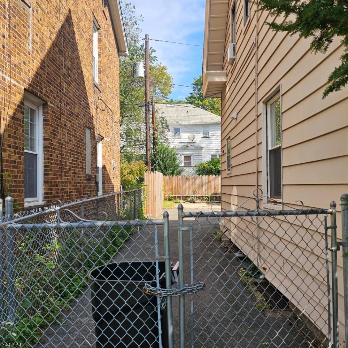 65 Hansbury Ave Property Photo 3